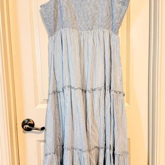 Old Navy Light Blue Striped Maxi Dress - Picture 3 of 4